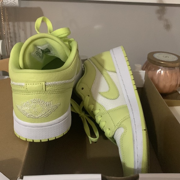 Womens Jordan 1 Low Limelight like new in box - Picture 3 of 6